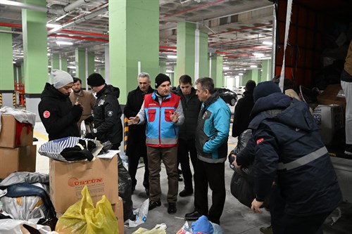 Afet Bölgesine Gönderilmek Üzere Gelen Yardımlar Toplanmaya Devam Ediyor